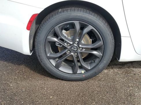 New 2026 Chrysler Pacifica Select image 9