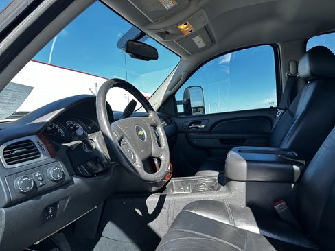 Used 2010 Chevrolet Silverado 2500 LTZ w/ Convenience Package AWD/4WD image 9