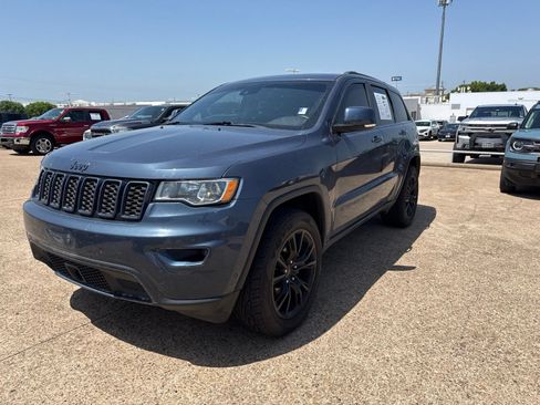 Used 2021 Jeep Grand Cherokee Limited w/ Trailer Tow Group IV AWD/4WD image 3