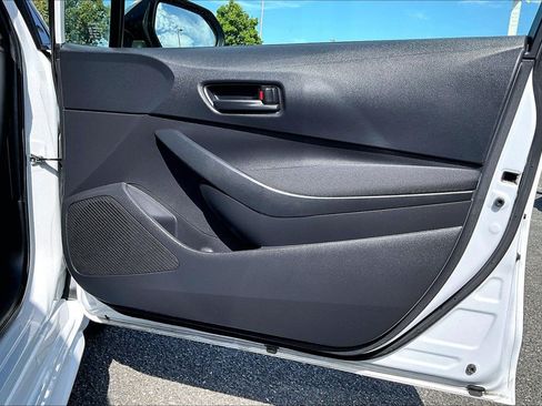 Used 2025 Toyota Corolla LE FWD image 22