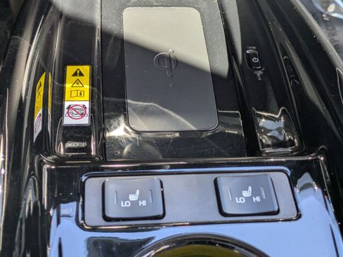 Used 2021 Toyota Prius Prime Limited image 24