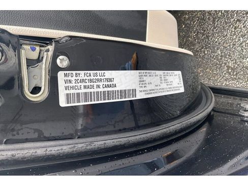 Used 2024 Chrysler Pacifica Touring-L image 32