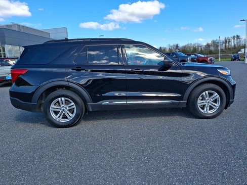 Used 2023 Ford Explorer XLT AWD/4WD image 7