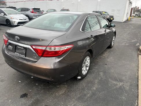 Used 2015 Toyota Camry LE image 4