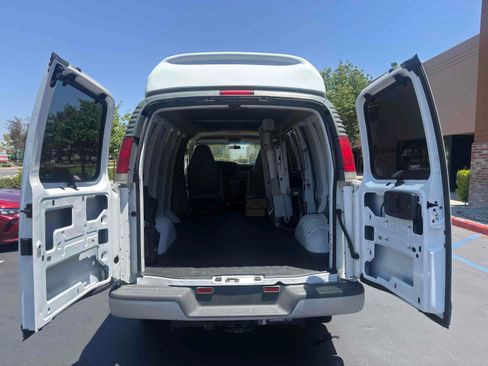 Used 2001 Chevrolet Express 3500 w/ Convenience Pkg 1 RWD image 23