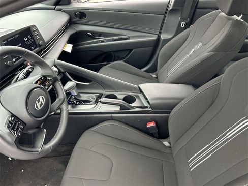 New 2025 Hyundai Elantra Sport image 18