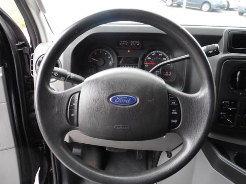 Used 2011 Ford E-450 and Econoline 450 Super Duty w/ Shuttle Bus Prep Pkg image 17