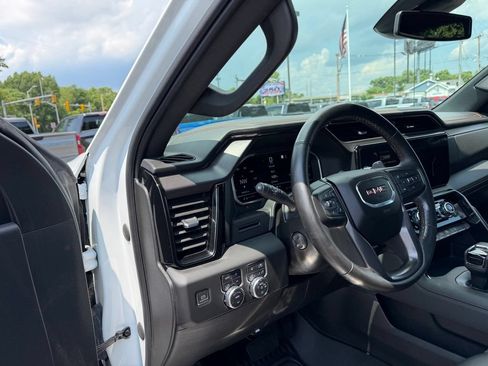 Used 2023 GMC Sierra 1500 AT4 w/ AT4 Preferred Package AWD/4WD image 17