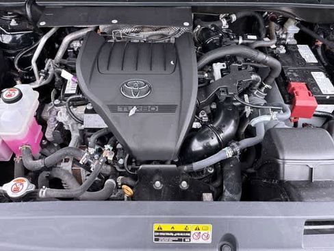 Used 2024 Toyota Highlander LE FWD image 15