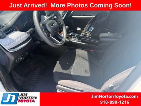 Used 2025 Jeep Compass Sport AWD/4WD image 9