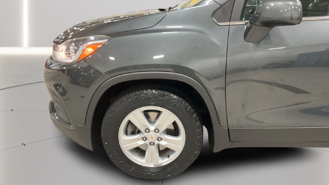 Used 2018 Chevrolet Trax LT w/ LT Convenience Package FWD image 26
