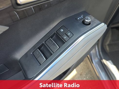 Certified 2024 Toyota Highlander Limited AWD/4WD image 33
