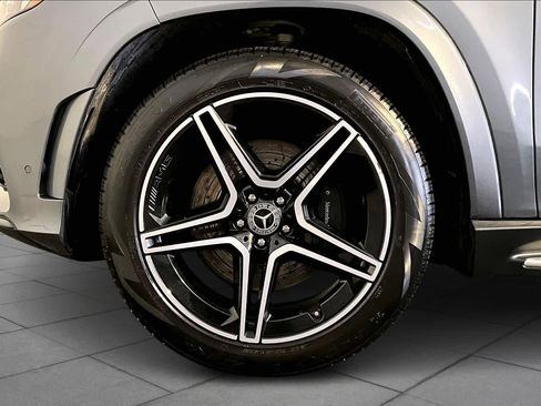 Used 2023 Mercedes-Benz GLS 450 4MATIC image 11