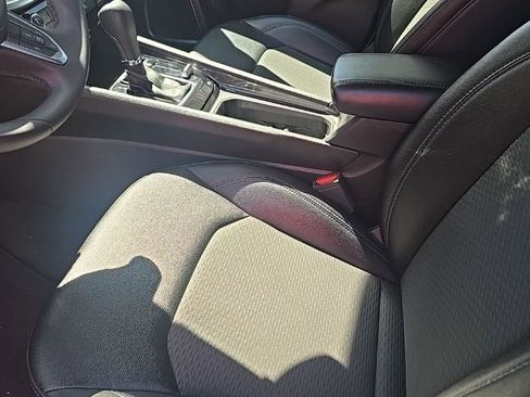 Used 2024 Jeep Compass Latitude image 3