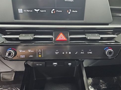 Used 2024 Kia Niro LX image 20