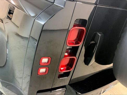 Used 2021 Land Rover Defender 110 image 28