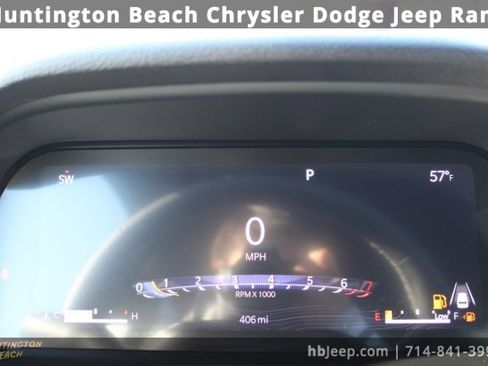 Used 2025 Jeep Grand Cherokee Laredo X image 17