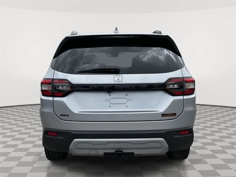 Certified 2025 Honda Pilot TrailSport image 4