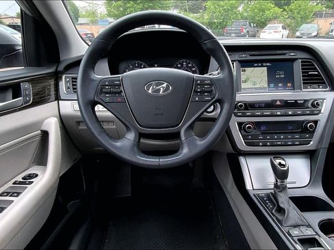 Used 2017 Hyundai Sonata Limited w/ Ultimate Package 04 FWD image 6