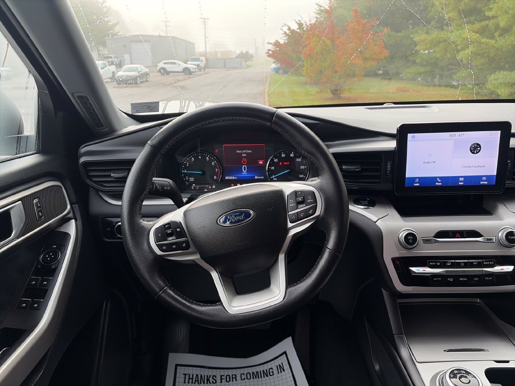 Used 2023 Ford Explorer XLT AWD/4WD image 14