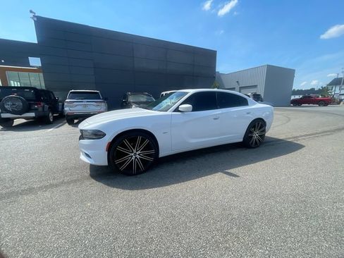Used 2018 Dodge Charger GT AWD/4WD image 2