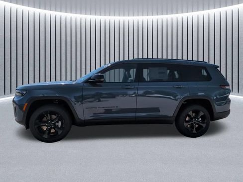 New 2026 Jeep Grand Cherokee L Limited w/ Limited Altitude Package AWD/4WD image 17