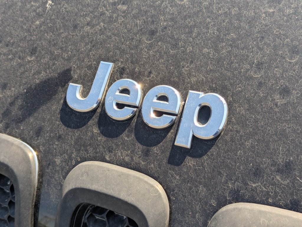Used 2014 Jeep Cherokee Latitude w/ Cold Weather Group AWD/4WD image 10
