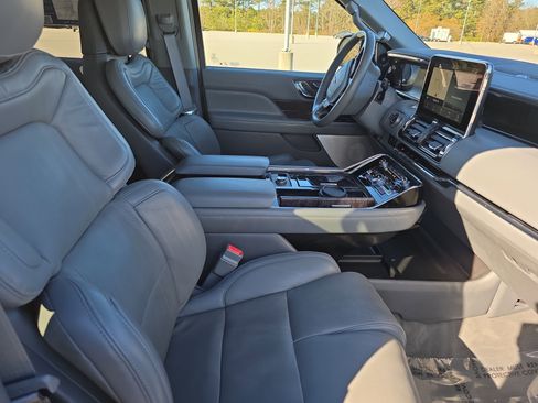 Used 2020 Lincoln Navigator L Reserve w/ Equipment Group 208A Reserve image 10