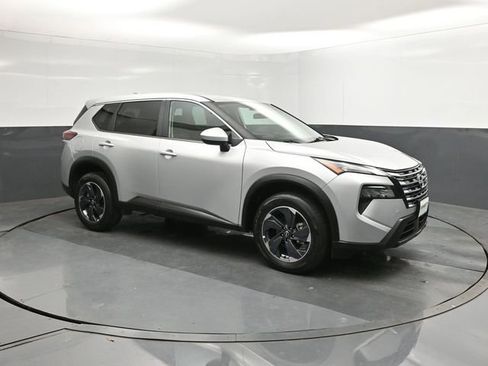 Used 2025 Nissan Rogue SV image 17