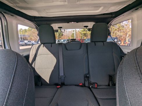 Used 2024 Jeep Wrangler Sport S image 10