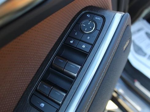 Used 2025 Lexus GX 550 w/ Accessory Package (Z1) AWD/4WD image 8