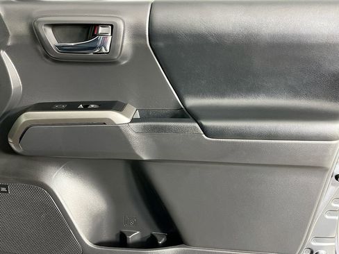 Used 2022 Toyota Tacoma Limited image 33