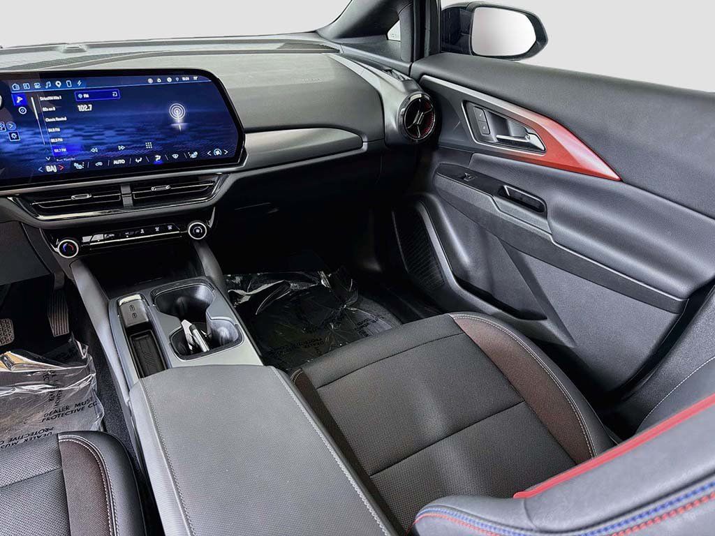 Used 2025 Chevrolet Equinox EV RS FWD image 29