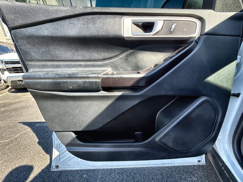 Used 2020 Ford Explorer XLT w/ Equipment Group 202A RWD image 16