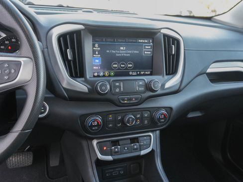 Used 2024 GMC Terrain SLE w/ Driver Convenience Package image 20