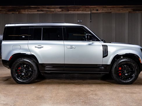 Used 2023 Land Rover Defender 110 X image 10