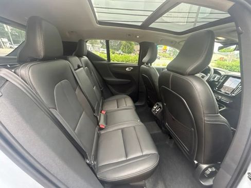 Certified 2025 Volvo XC40 B5 Core AWD/4WD image 13