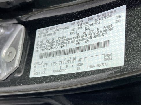 Used 2019 Ford Escape Titanium image 32