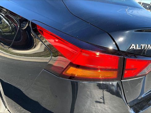 Used 2025 Nissan Altima 2.5 SV image 28
