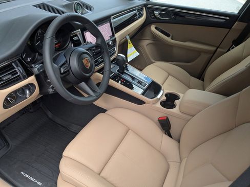New 2026 Porsche Macan image 4