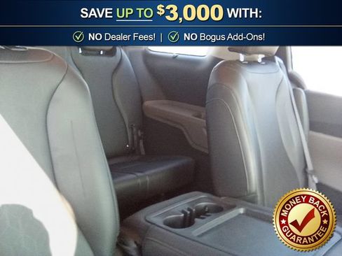 Used 2025 Kia Carnival EX FWD image 23