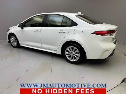 Used 2023 Toyota Corolla LE w/ LE Convenience Package FWD image 3