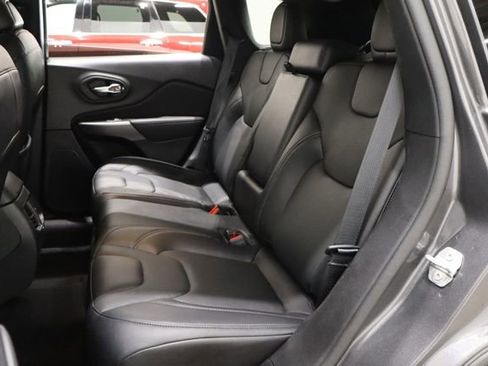 Used 2021 Jeep Cherokee Latitude Lux w/ Comfort/Convenience Group AWD/4WD image 11