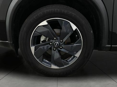 Used 2025 Nissan Rogue SV image 13