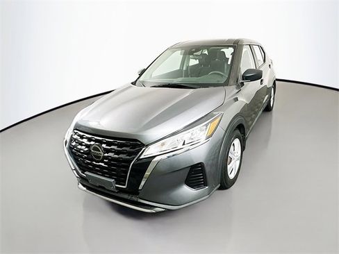 Used 2021 Nissan Kicks S image 3