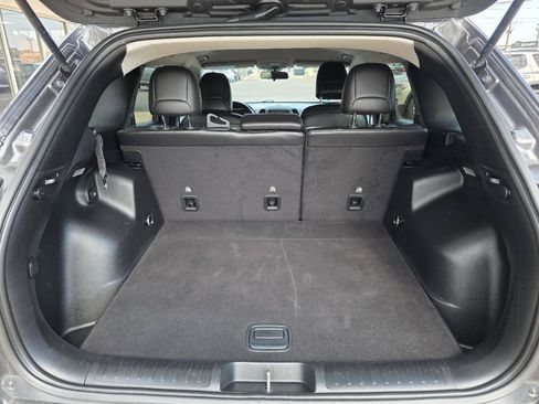 Used 2020 Jeep Cherokee Latitude Plus w/ Cold Weather Group FWD image 25