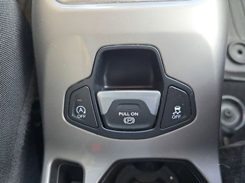 Used 2022 Jeep Renegade Latitude w/ Convenience Group image 19