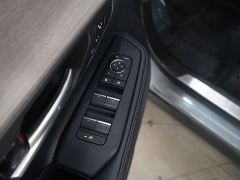 Used 2025 Toyota Grand Highlander AWD image 22