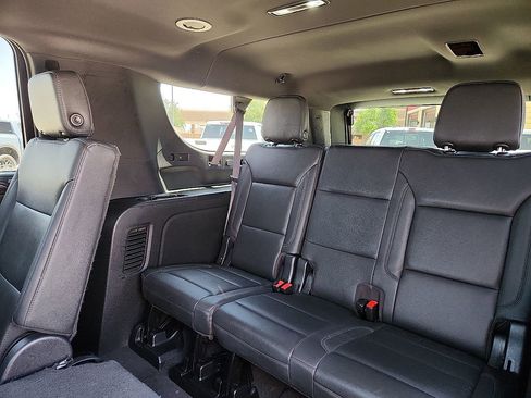 Used 2022 Chevrolet Suburban LT AWD/4WD image 5