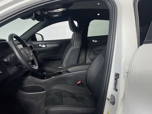 Used 2024 Volvo C40 P8 Recharge Plus w/ Climate Package image 23